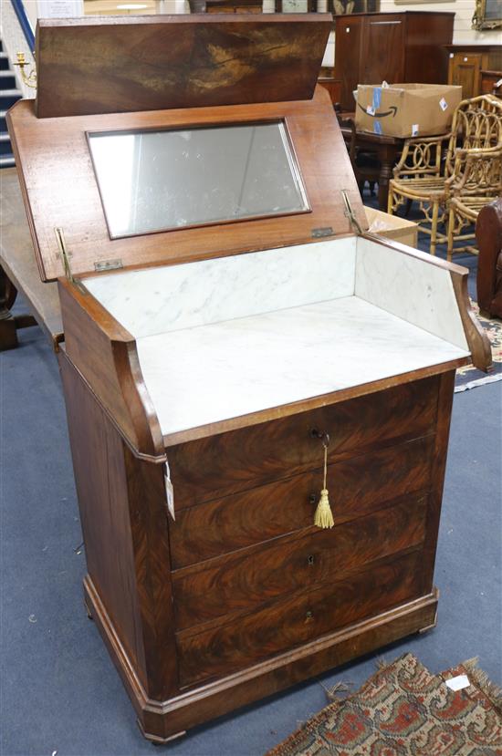 A gentlemans dressing chest, W.79cm